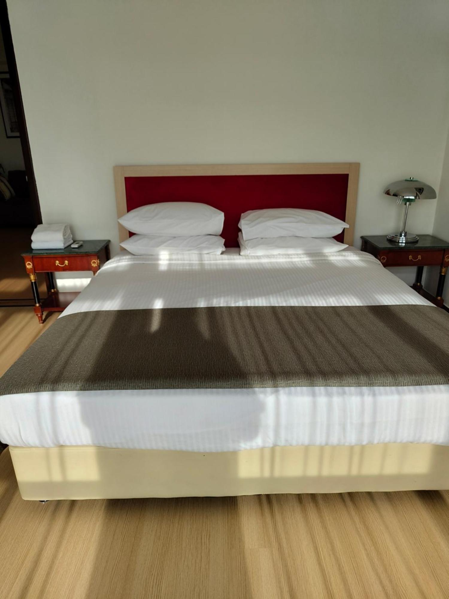 Services Star At Times Square Apartment *